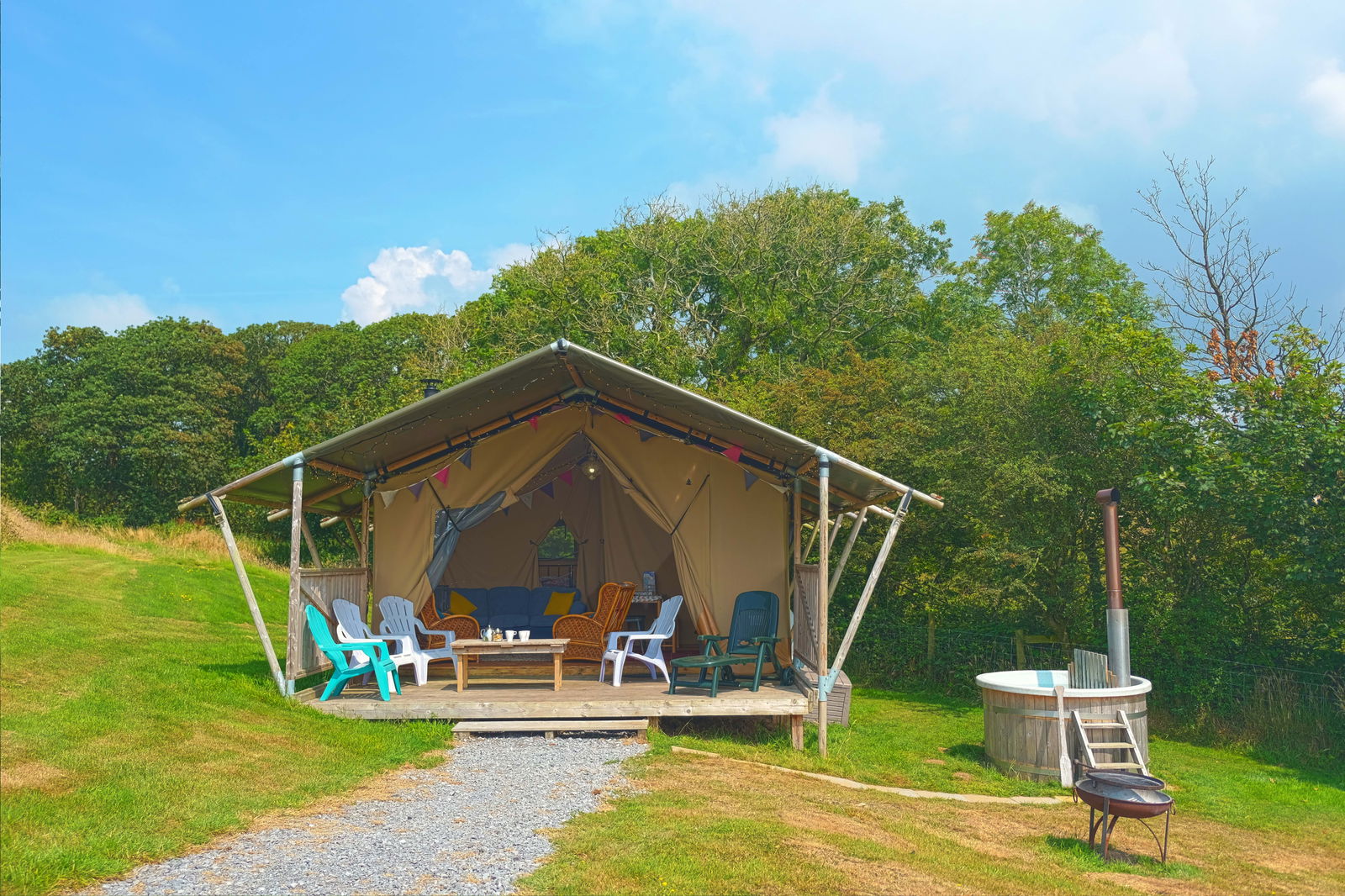 Glamping holidays in Carmarthenshire, South Wales - Kidwelly Farm Glamping