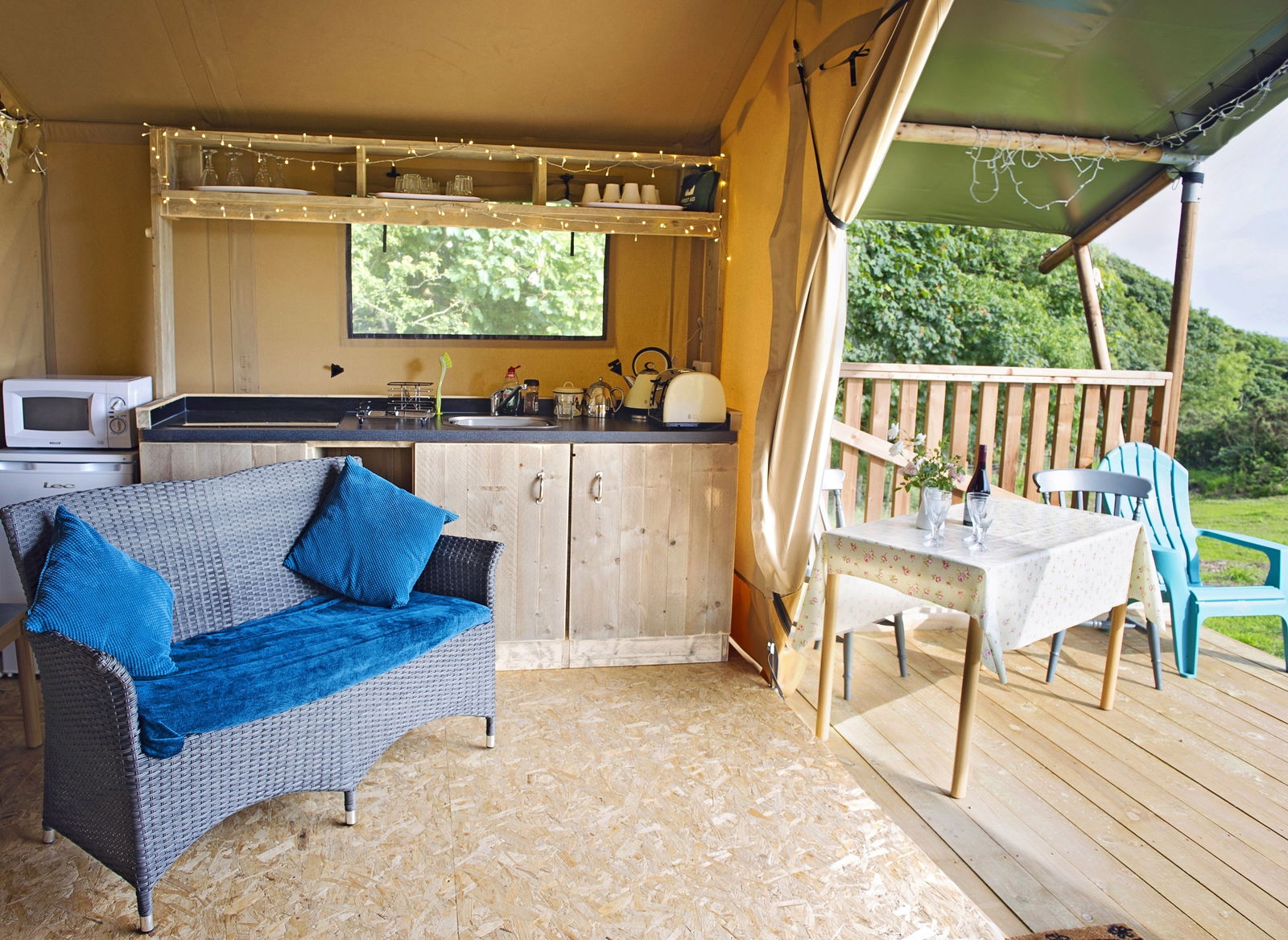 Glamping holidays in Carmarthenshire, South Wales - Kidwelly Farm Glamping