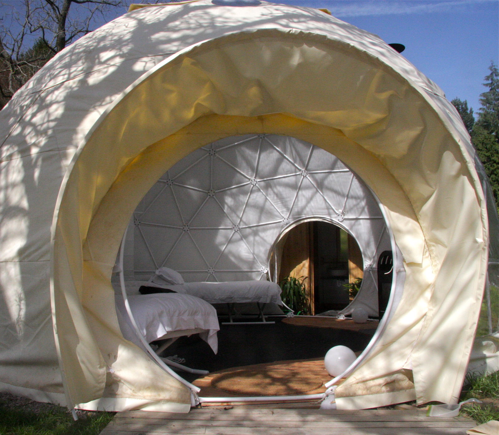 Glamping holidays in Gloucestershire, South West England - The Dome Garden