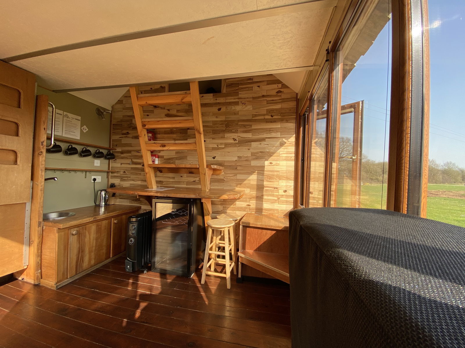 Glamping holidays in Warwickshire, Central England - Tinywood Homes