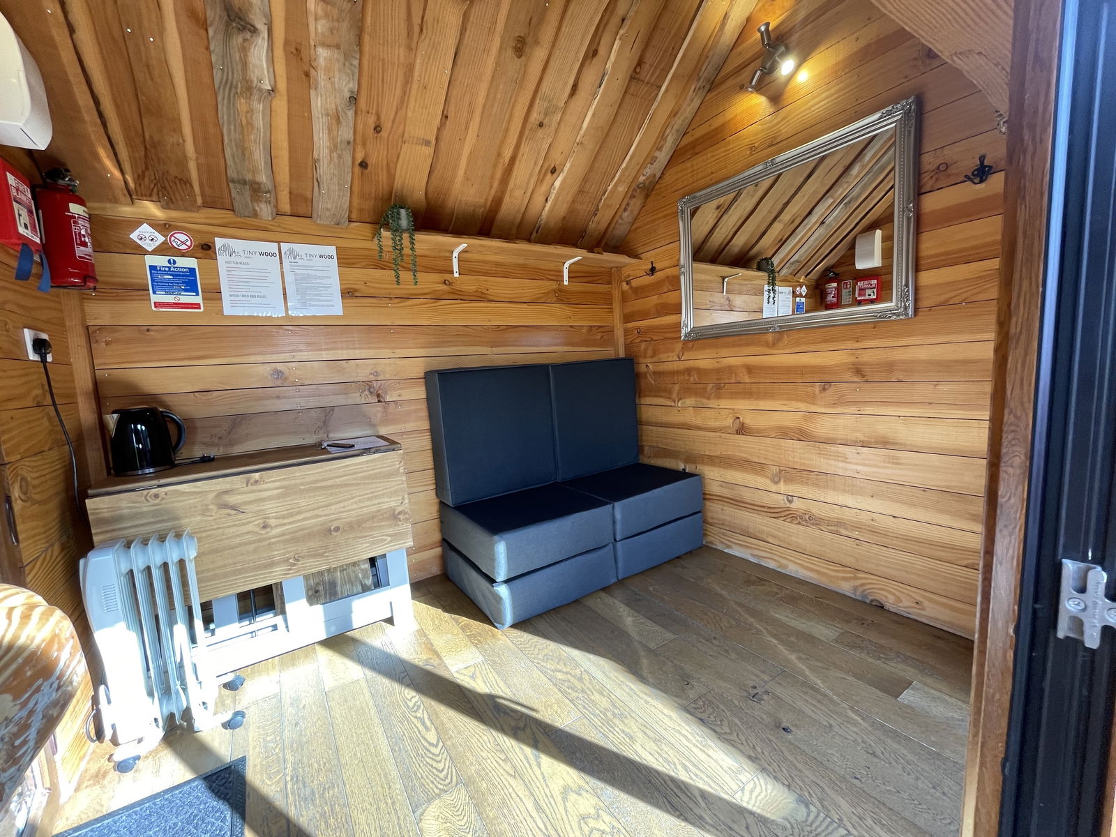 Glamping holidays in Warwickshire, Central England - Tinywood Homes