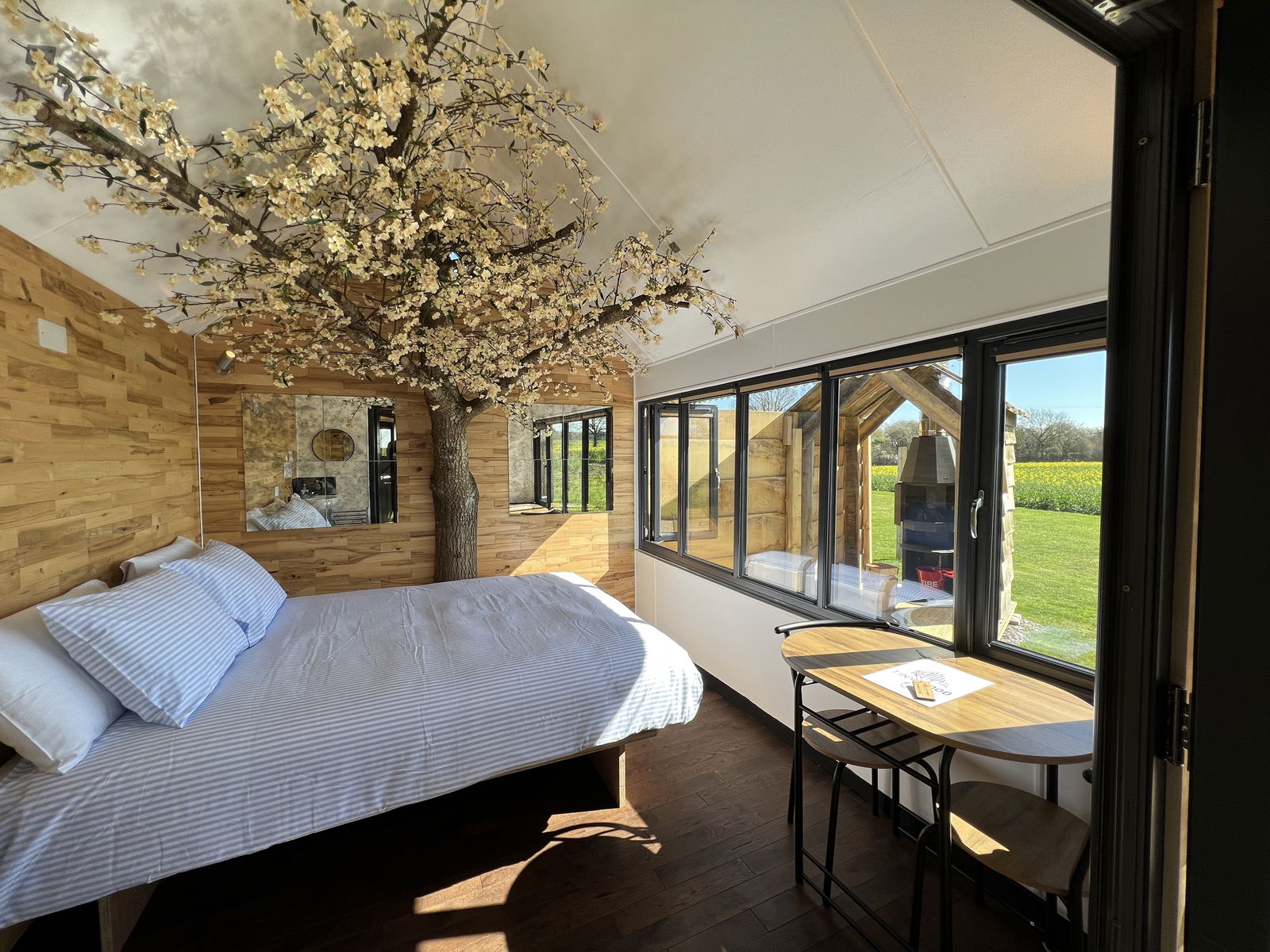 Glamping holidays in Warwickshire, Central England - Tinywood Homes