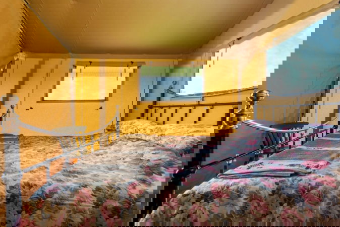 Glamping holidays in Carmarthenshire, South Wales - Kidwelly Farm Glamping