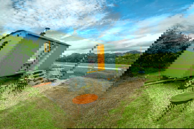 Glamping holidays in Carmarthenshire, South Wales - Kidwelly Farm Glamping