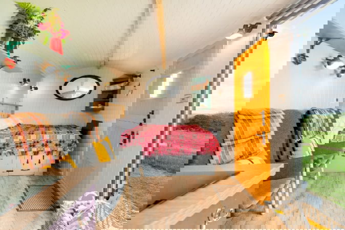 Glamping holidays in Carmarthenshire, South Wales - Kidwelly Farm Glamping