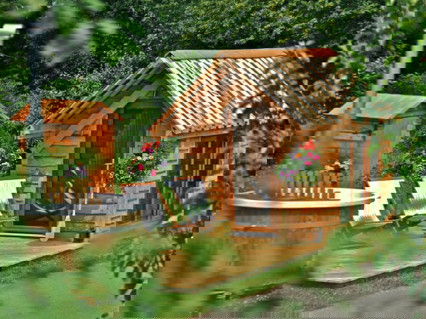 Glamping holidays in Warwickshire, Central England - Tinywood Homes