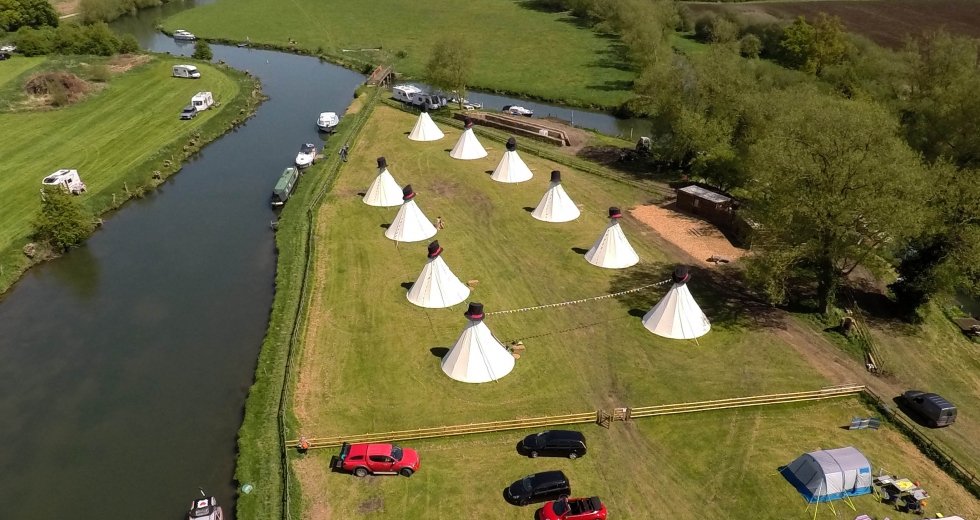 Glamping holidays in Oxfordshire, South East England - Ye Olde Swan