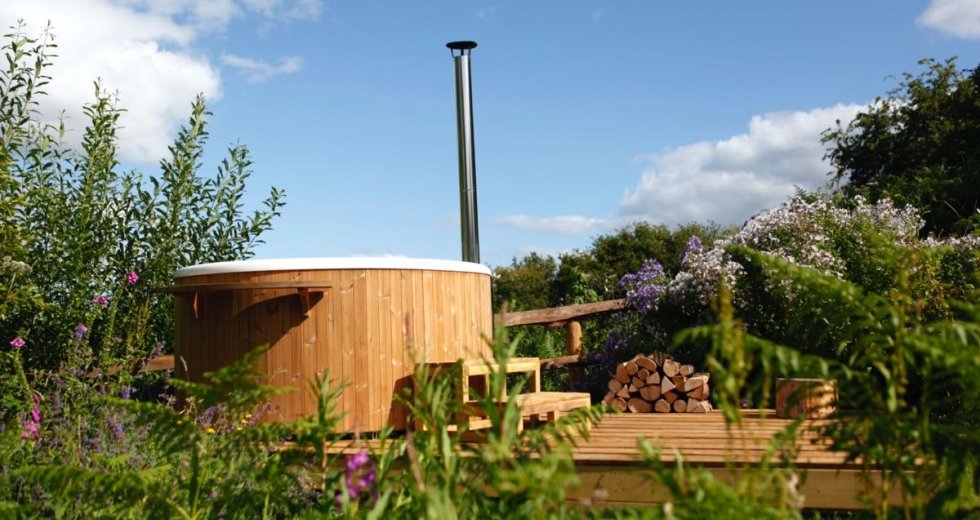 Glamping holidays in Herefordshire, Central England - Majestic Bus