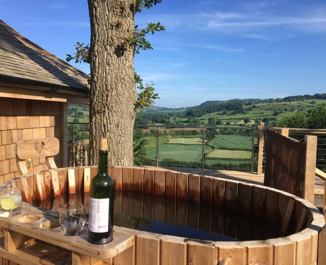 Glamping holidays in Powys, Mid Wales - Oaklands Glamping & Treehouse
