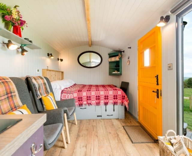 Glamping holidays in Carmarthenshire, South Wales - Kidwelly Farm Glamping