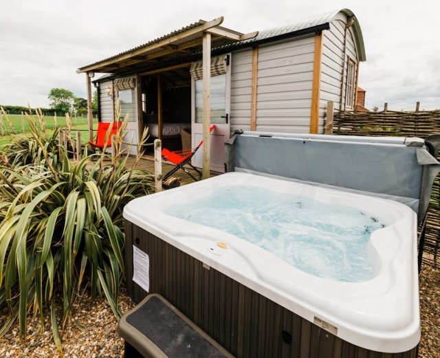 Glamping holidays in East Yorkshire, Northern England - West Hale Gate Farm 