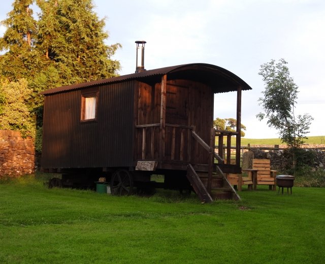 Glamping holidays in the Peak District, Derbyshire, Central England - New Hanson Shepherd's Huts