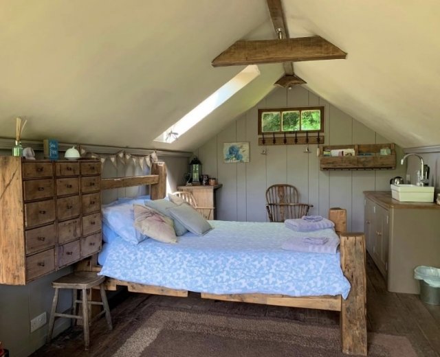 Glamping holidays in East Yorkshire, Northern England - Dragonfly Lodge