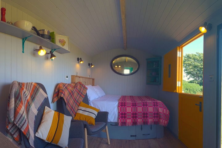 Glamping holidays in Carmarthenshire, South Wales - Kidwelly Farm Glamping