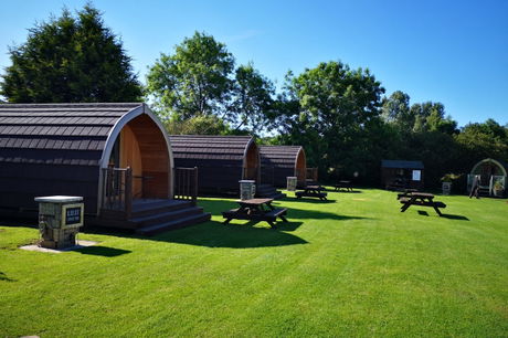 Glamping holidays in Lincolnshire, Central England - The Three Horseshoes
