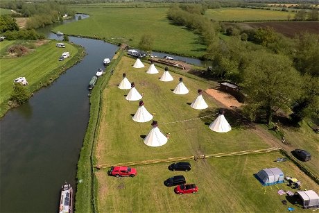 Glamping holidays in Oxfordshire, South East England - Ye Olde Swan