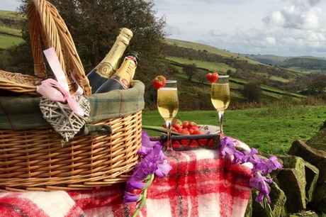 Glamping holidays in the Peak District, Derbyshire, Central England - Peak Glamping Hideaway