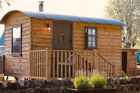 Glamping holidays in the Peak District, Derbyshire, Central England - Smithyfields Campsite