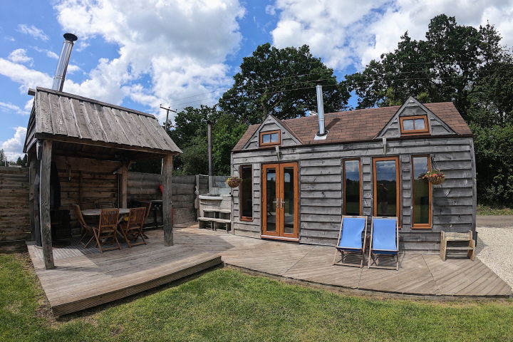 Glamping holidays in Warwickshire, Central England - Tinywood Homes